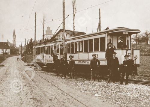 Postkarte aus der Reihe «Anno dazumal» - Uster-Oetwil-Bahn, um 1910 Im Hintergrund die Reformierte Kirche und die Burg Uster. Die Postkarte ist im Postkarten-Shop erhältlich unter www.postkarten-shop.com
