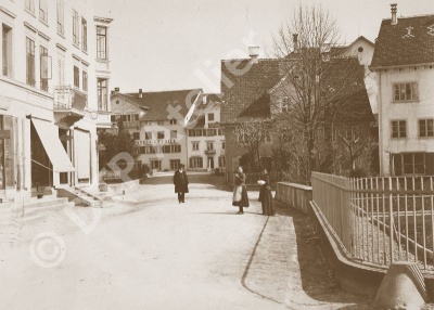 Postkarte aus der Reihe «Anno dazumal» - Zentralstrasse in Uster, mit Blick auf den Sternenplatz (heute Sternenkreisel), April 1891. Die Postkarte ist im Postkarten-Shop erhältlich unter www.postkarten-shop.com